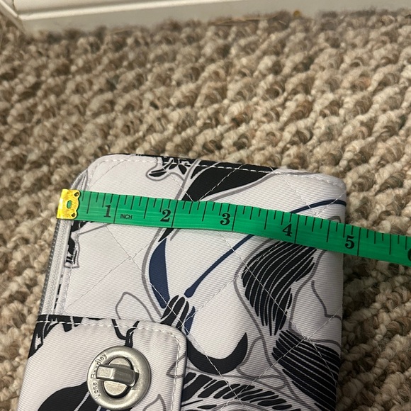 Vera Bradley Stylish Black and White Quilted Women's Wallet - Picture 7 of 7
